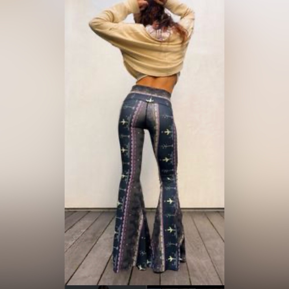 Teeki Wild and Free Western  Graphic Print Flare Bell Bottom Yoga Pants - Picture 3 of 8